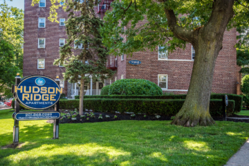 hudson ridge aprtments entrance