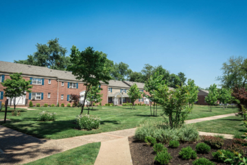 livingston terrace apartments courtyard