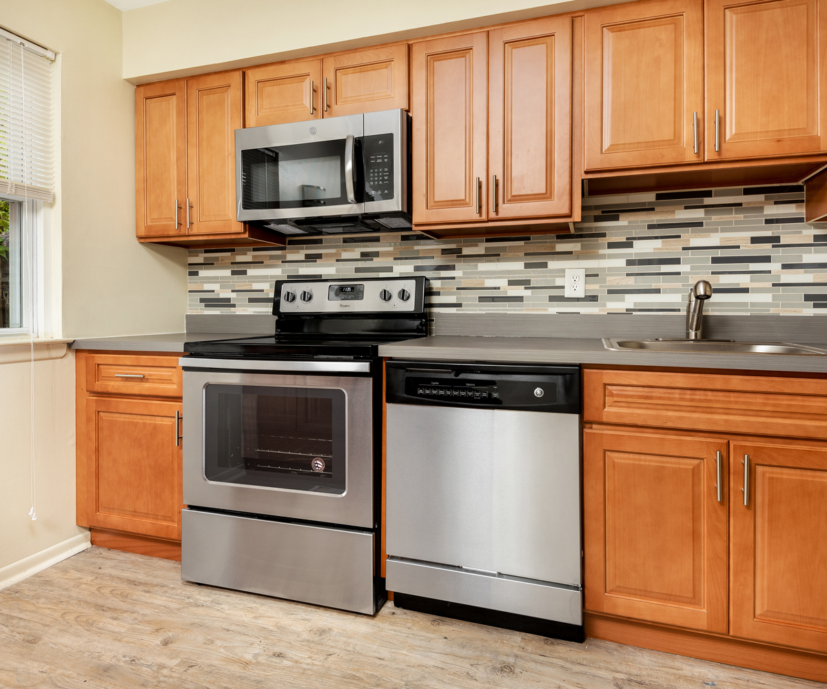 Community & Apartment Amenities of Colebrook Apartments in Lancaster