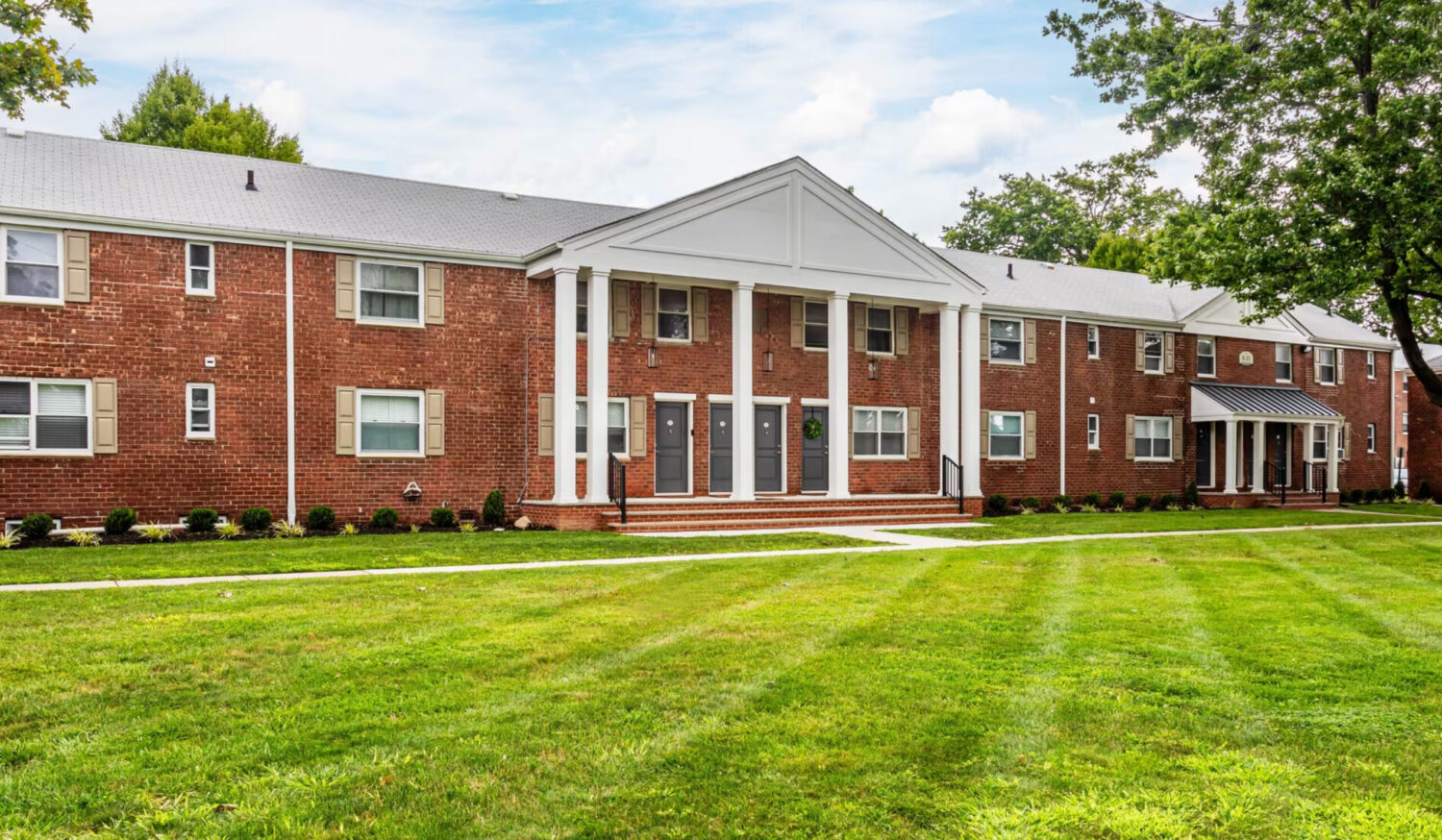 Essex Gardens Maywood Apartments for Rent in Bergen County NJ