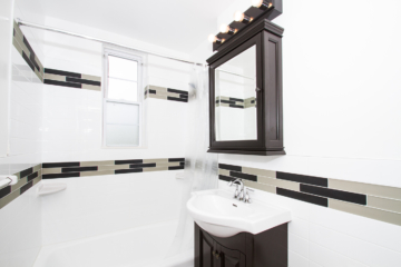 Parktowne Apartments bathroom