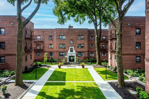 Franklin Manor Exterior