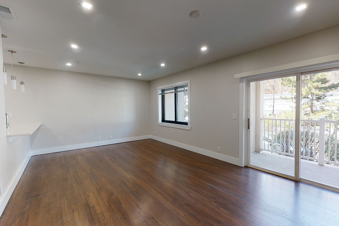 Photo Gallery of River Club Apartments in Edgewater NJ