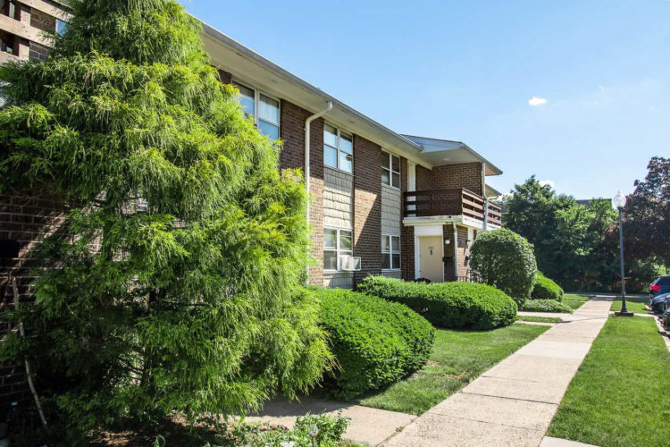 Photos & 3D Tours of Barrett Country Club in Kendall Park, NJ